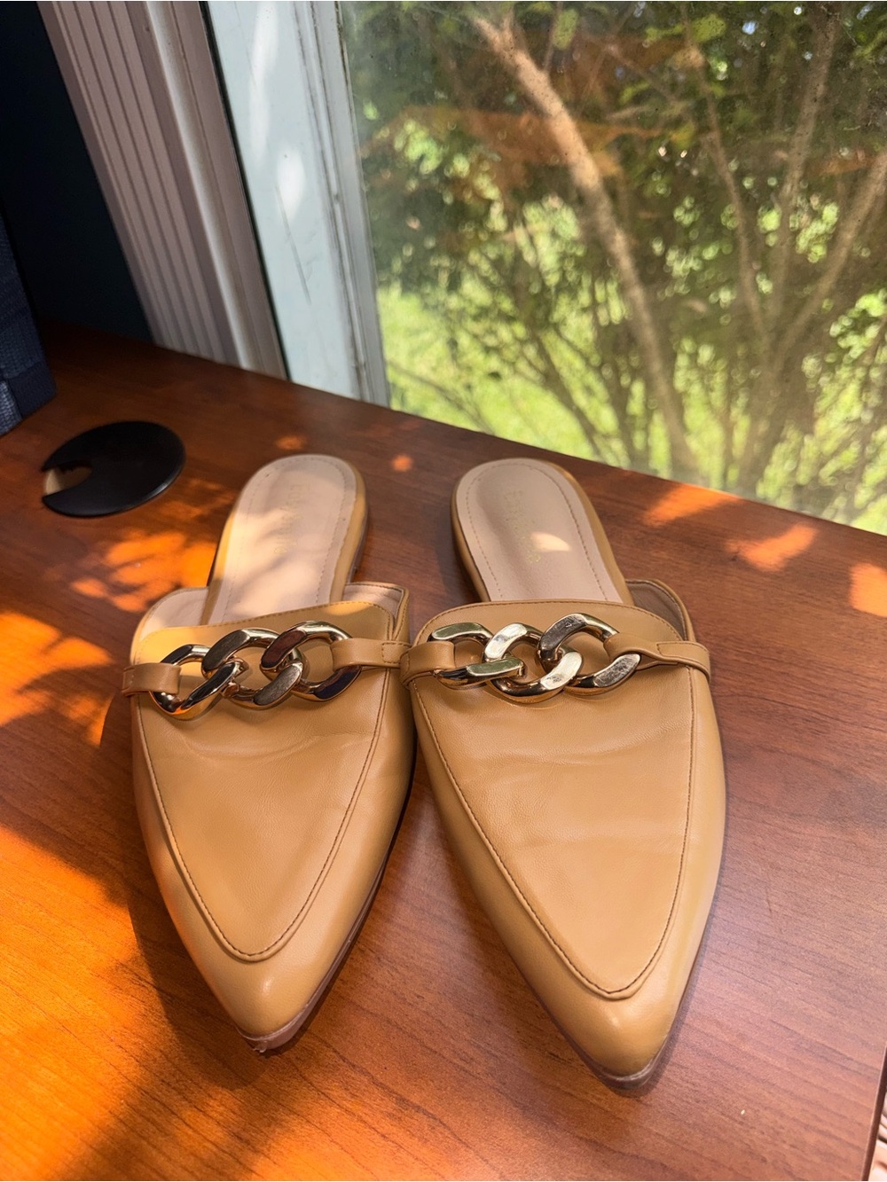 Tan faux Leather Pointed-Toe Chain Mule - Women